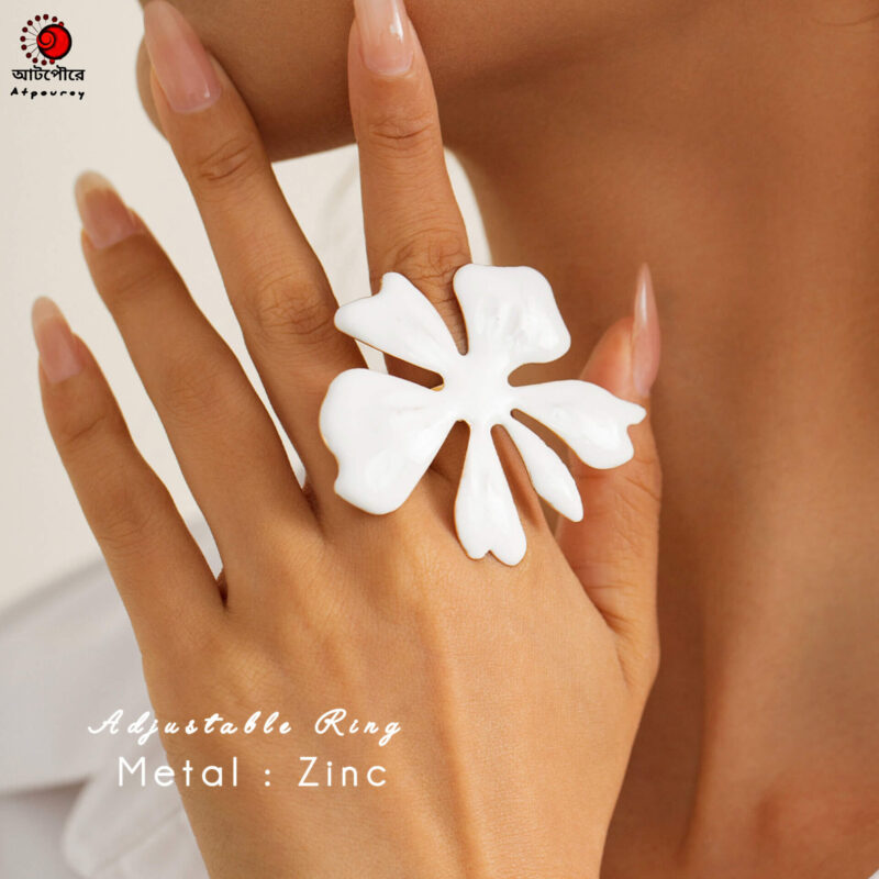 Elegant Flower Ring - Image 3