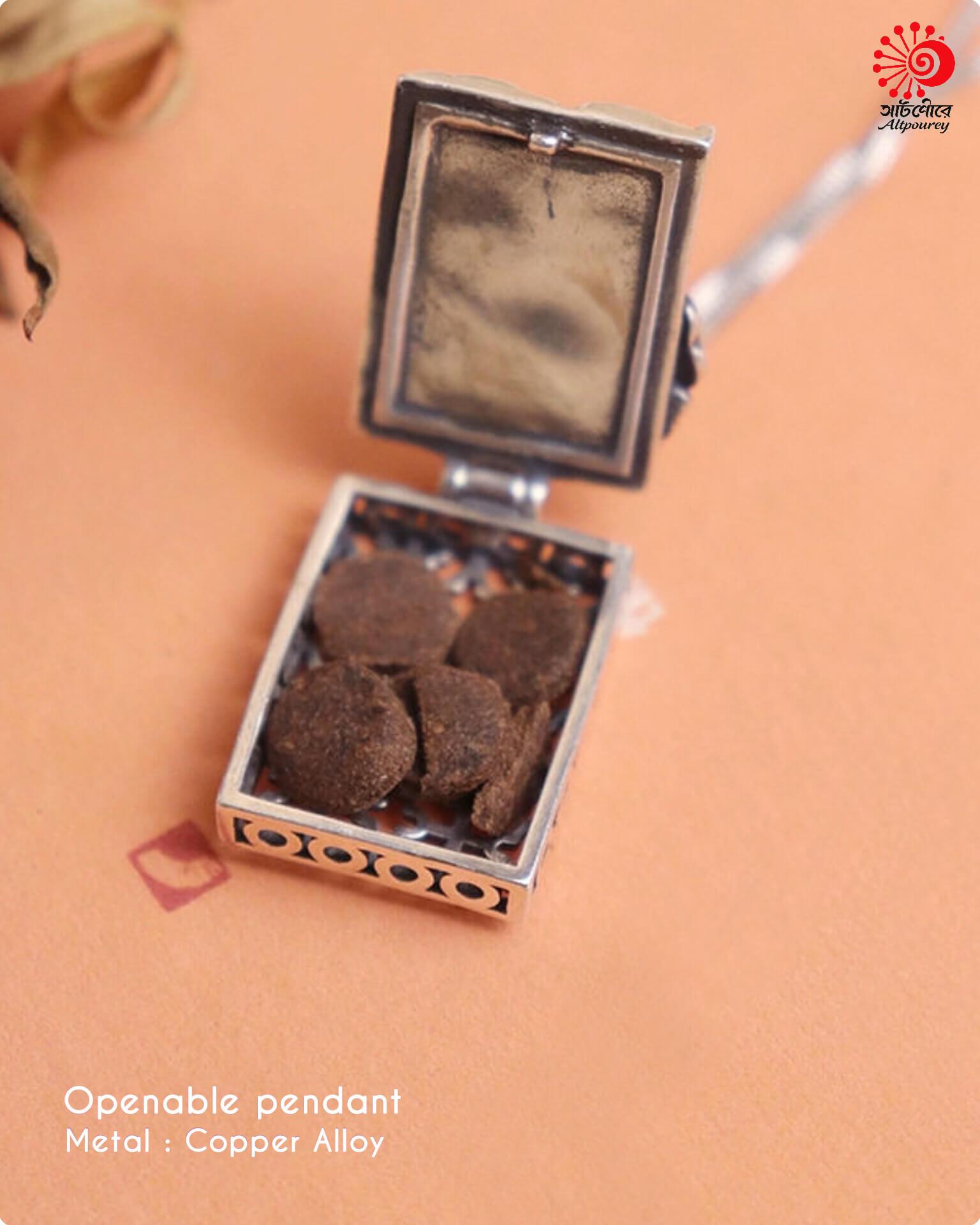 Openable Unique Neckpiece - Image 6