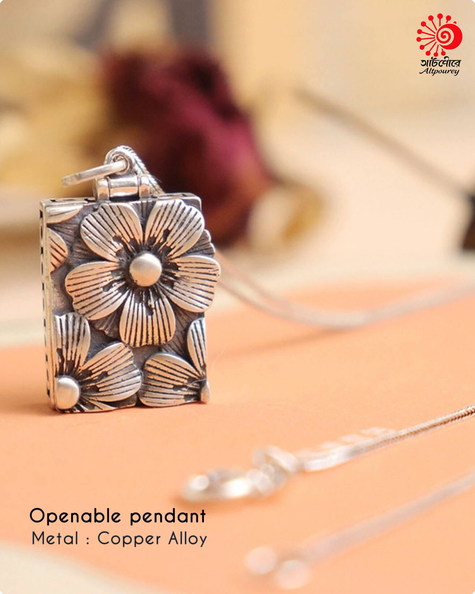 Openable Unique Neckpiece - Image 2